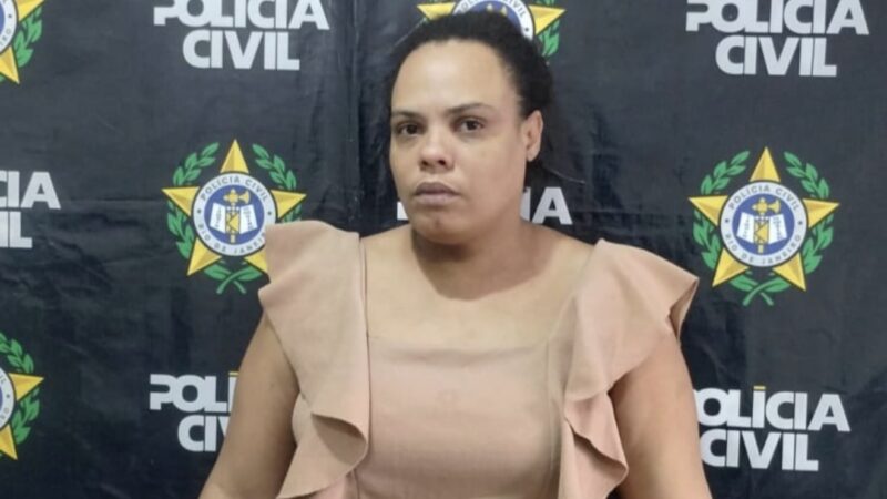 Policiais da 75ª DP e 118ª DP prendem, em Araruama, foragida acusada de homicídio a facadas ocorrido no Barro Vermelho, em São Gonçalo