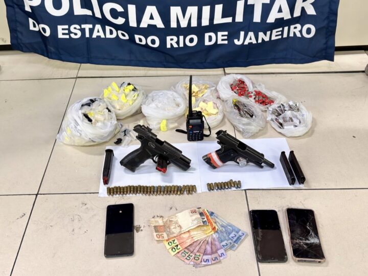 Equipes do 12º BPM apreendem drogas e armas durante operação em Inoã, em Maricá