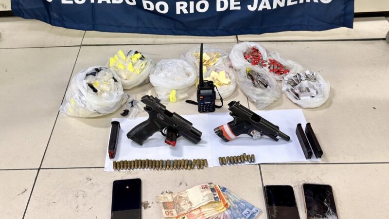Equipes do 12º BPM apreendem drogas e armas durante operação em Inoã, em Maricá