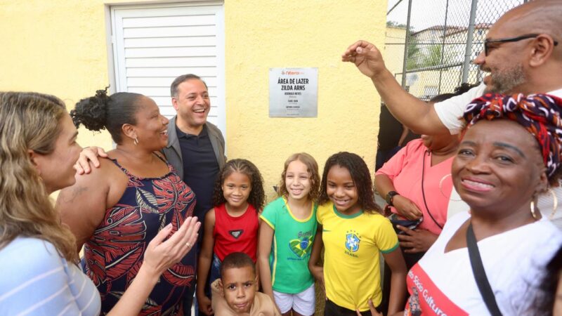 Prefeito Rodrigo Neves entrega primeira etapa da reforma do Condomínio Zilda Arns