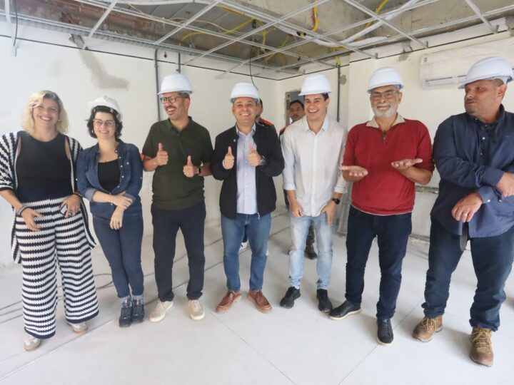 Prefeito Rodrigo Neves acompanha fase final das obras de nova escola no Engenho do Mato
