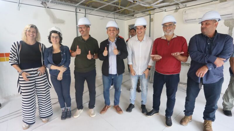 Prefeito Rodrigo Neves acompanha fase final das obras de nova escola no Engenho do Mato
