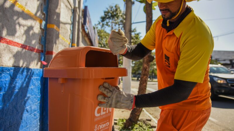 Prefeitura reforça instalação de papeleiras e prevê 3 mil novas unidades em Niterói