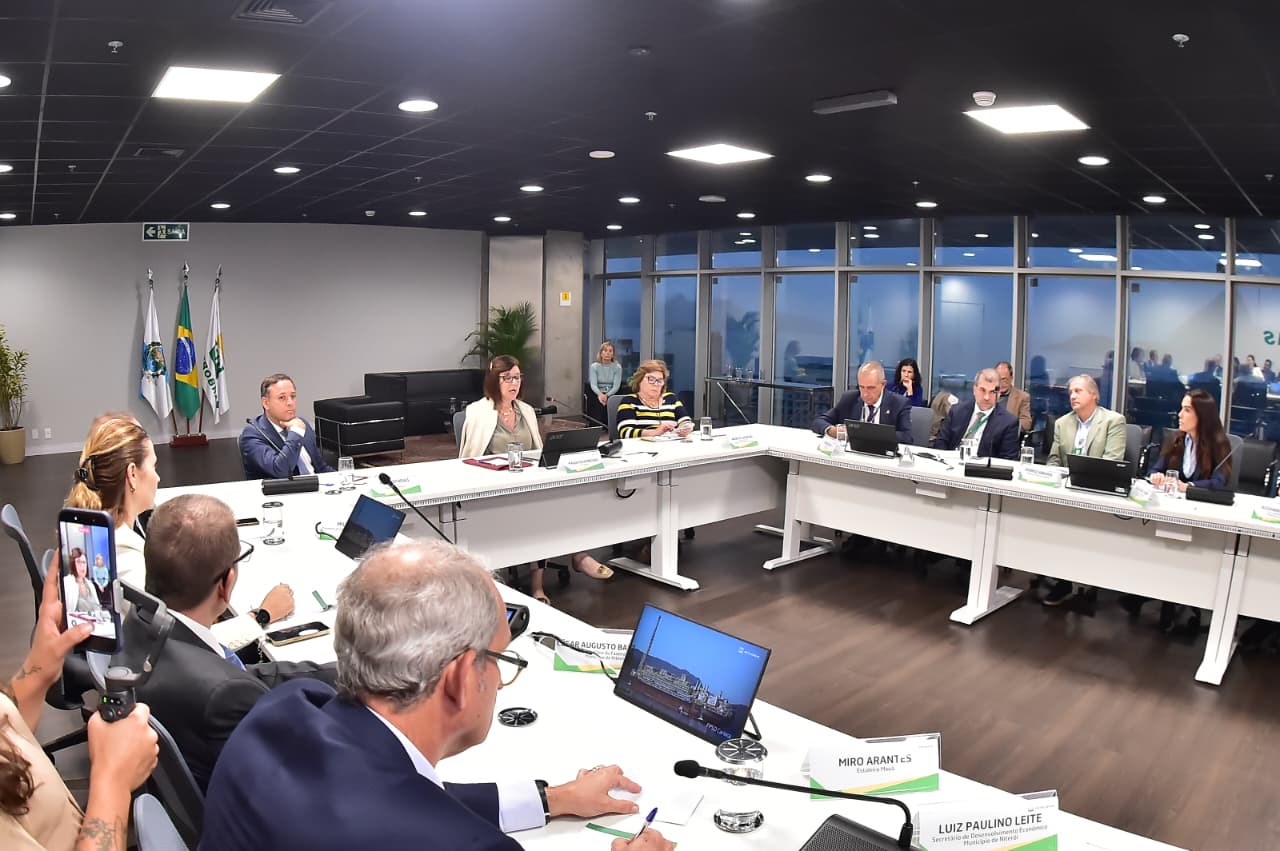 Prefeito Rodrigo Neves se reúne com presidente da Petrobras, Magda Chambriard, e representantes do setor naval, petróleo e logística