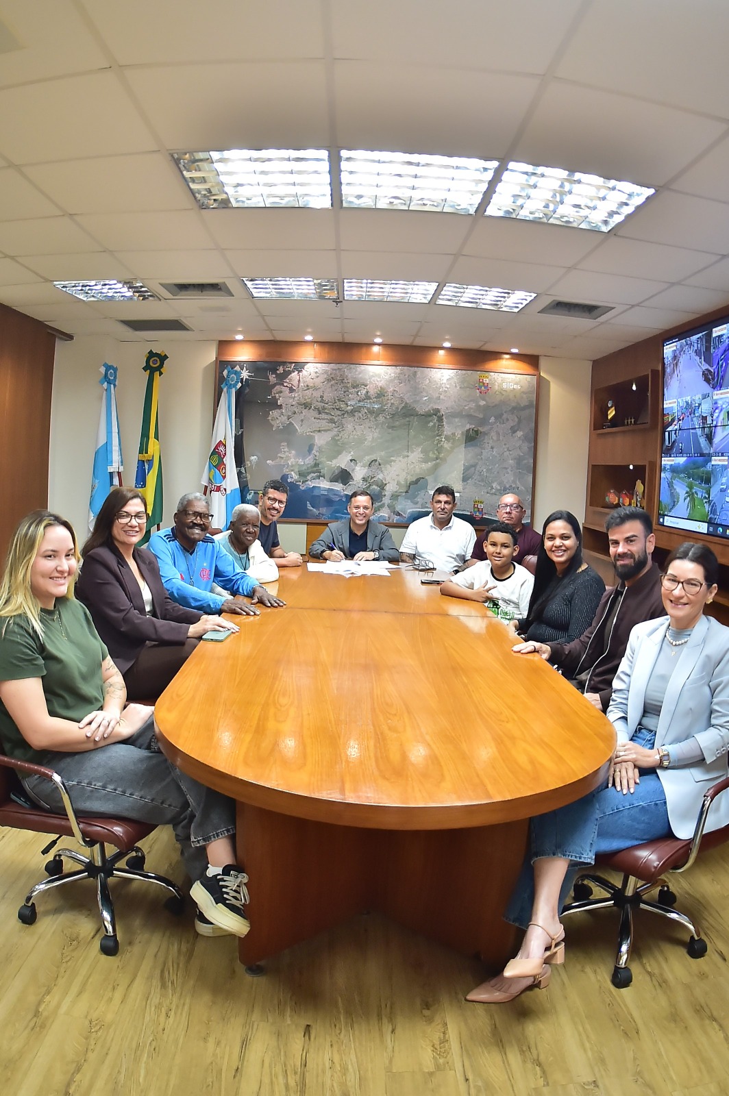 Prefeito de Niterói assina ordem de início para nova obra de contenção de encosta em Santa Bárbara