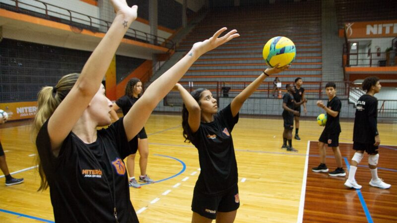 Federação do Rio de Janeiro dá curso de vôlei para professores da Rede Municipal de Niterói