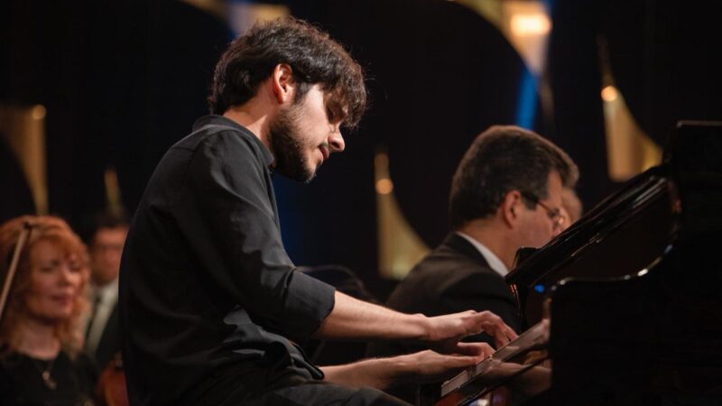 Destaque da nova geração do piano brasileiro, Bruno de Lorenzo apresenta recital solo no Theatro Municipal de Niterói