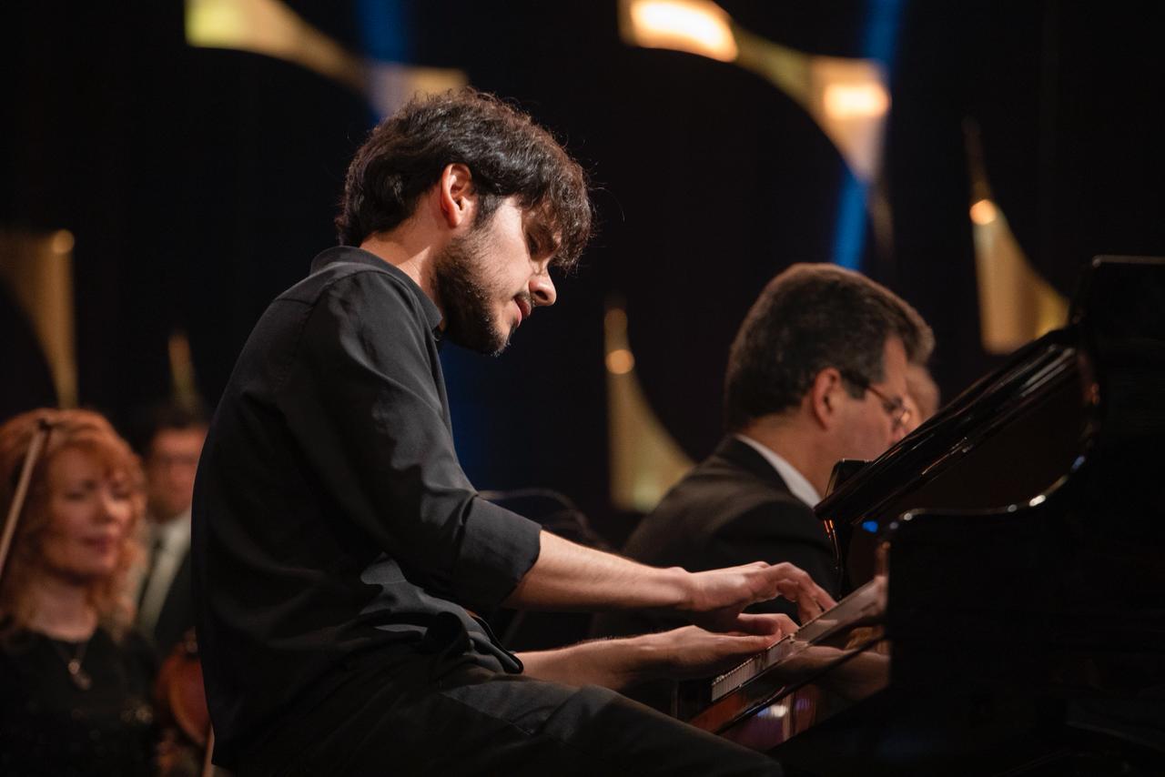 Destaque da nova geração do piano brasileiro, Bruno de Lorenzo apresenta recital solo no Theatro Municipal de Niterói