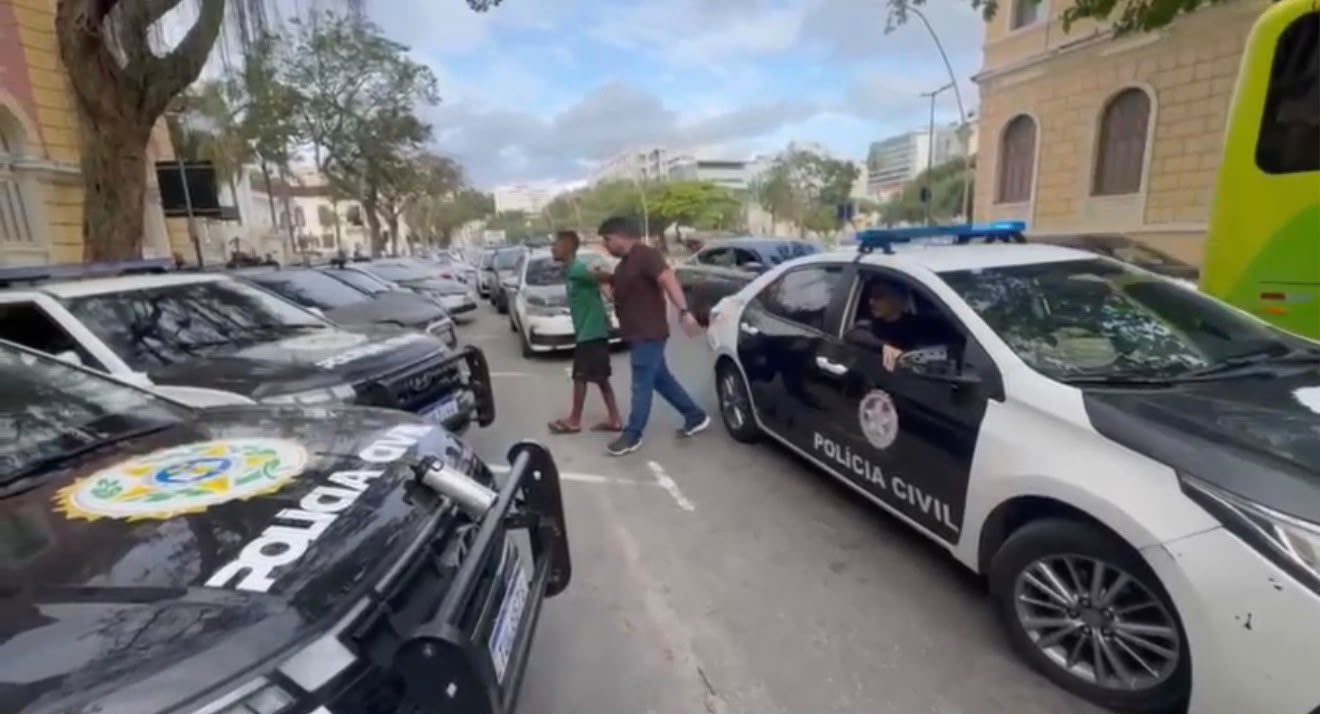 POLÍCIA CIVIL PRENDE FORAGIDO ACUSADO DE ROUBO E EXTORSÃO NA RODOVIÁRIA DE NITERÓI