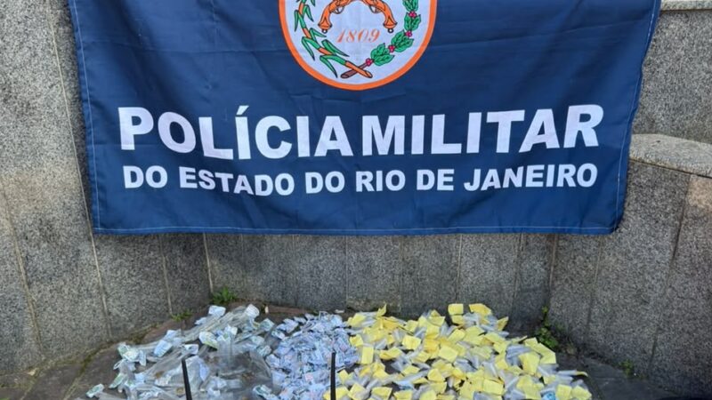 Operação do GAT Bravo termina com quatro presos e apreensão de arma e drogas na Comunidade da Linha em Maricá