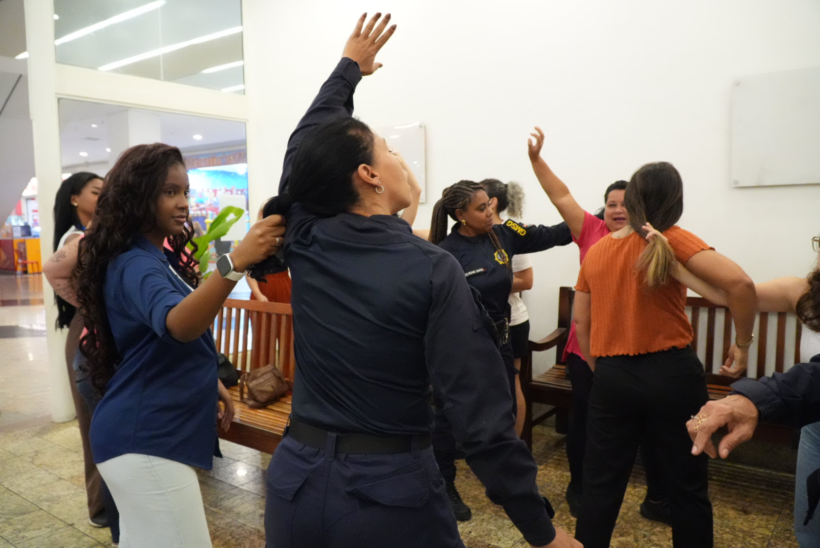 Guarda Municipal de São Gonçalo realiza aula de defesa pessoal para mulheres