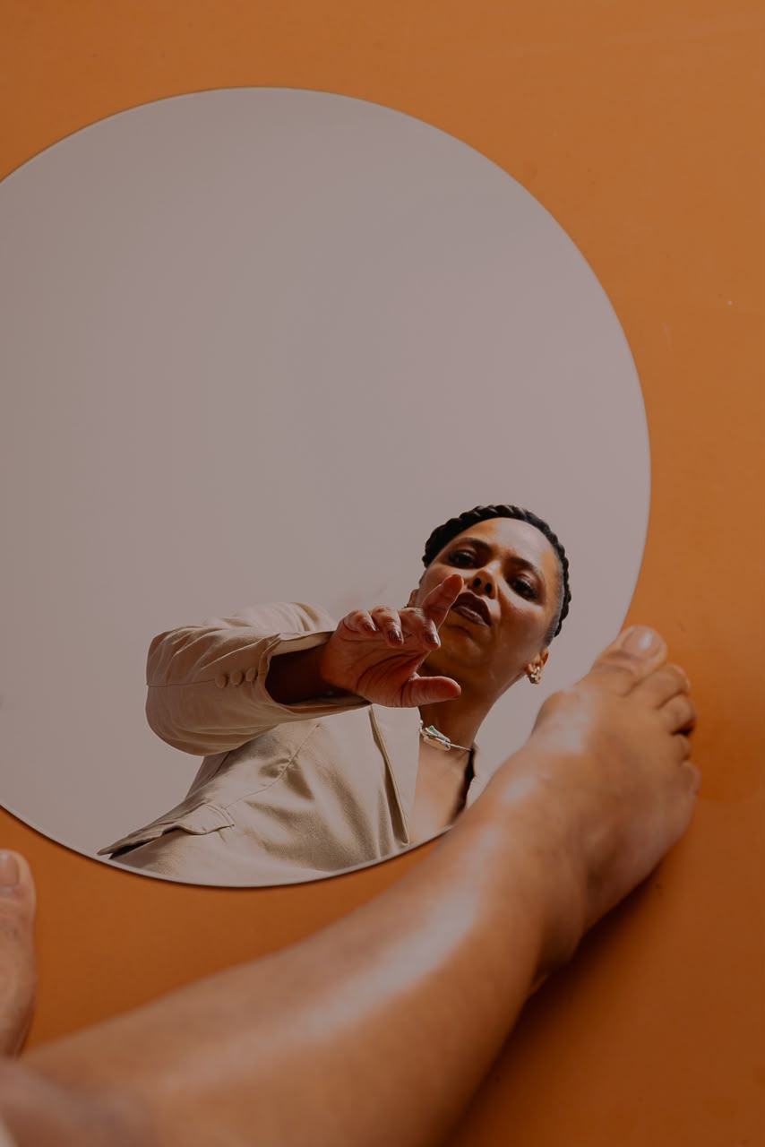 Exposição ‘Raízes da Beleza’ reúne fotografia e representatividade na Casa das Artes de São Gonçalo