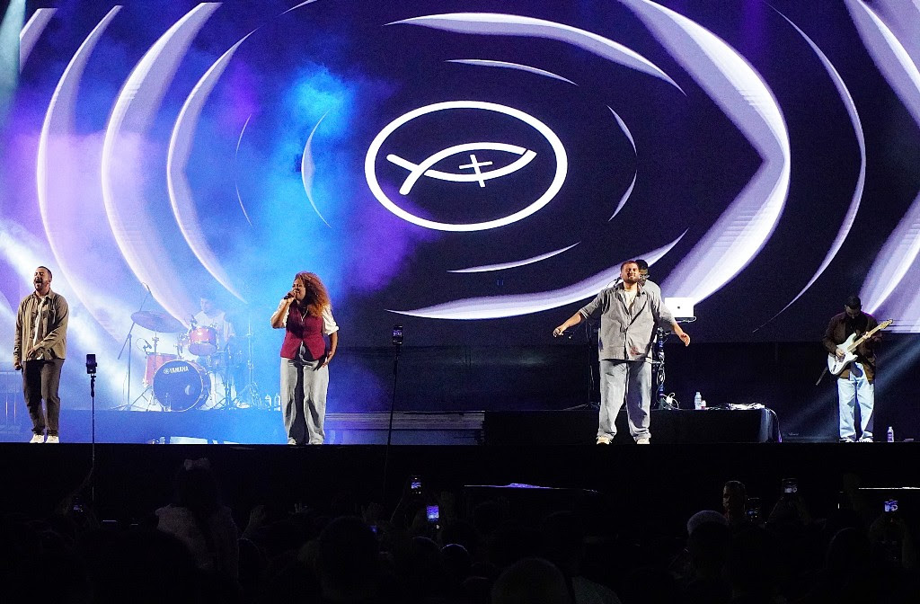 Noite de oração e música no primeiro dia do São Gonçalo Fest 2026