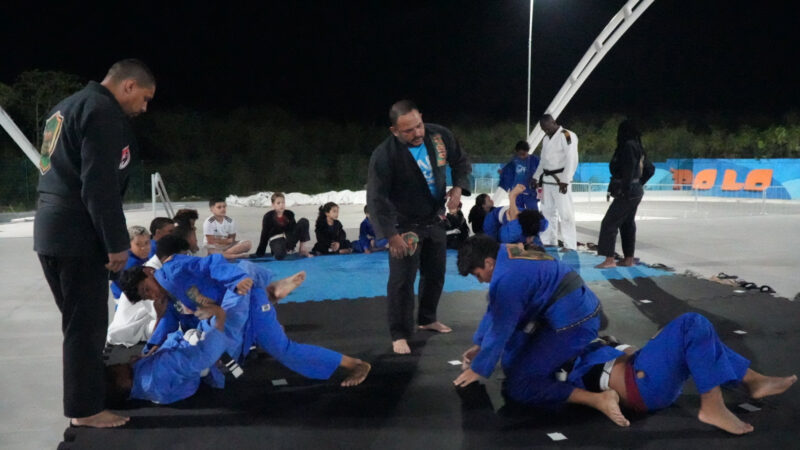 Gonçalenses realizam aulas gratuitas de jiu-jítsu no Parque RJ Nosso Sonho