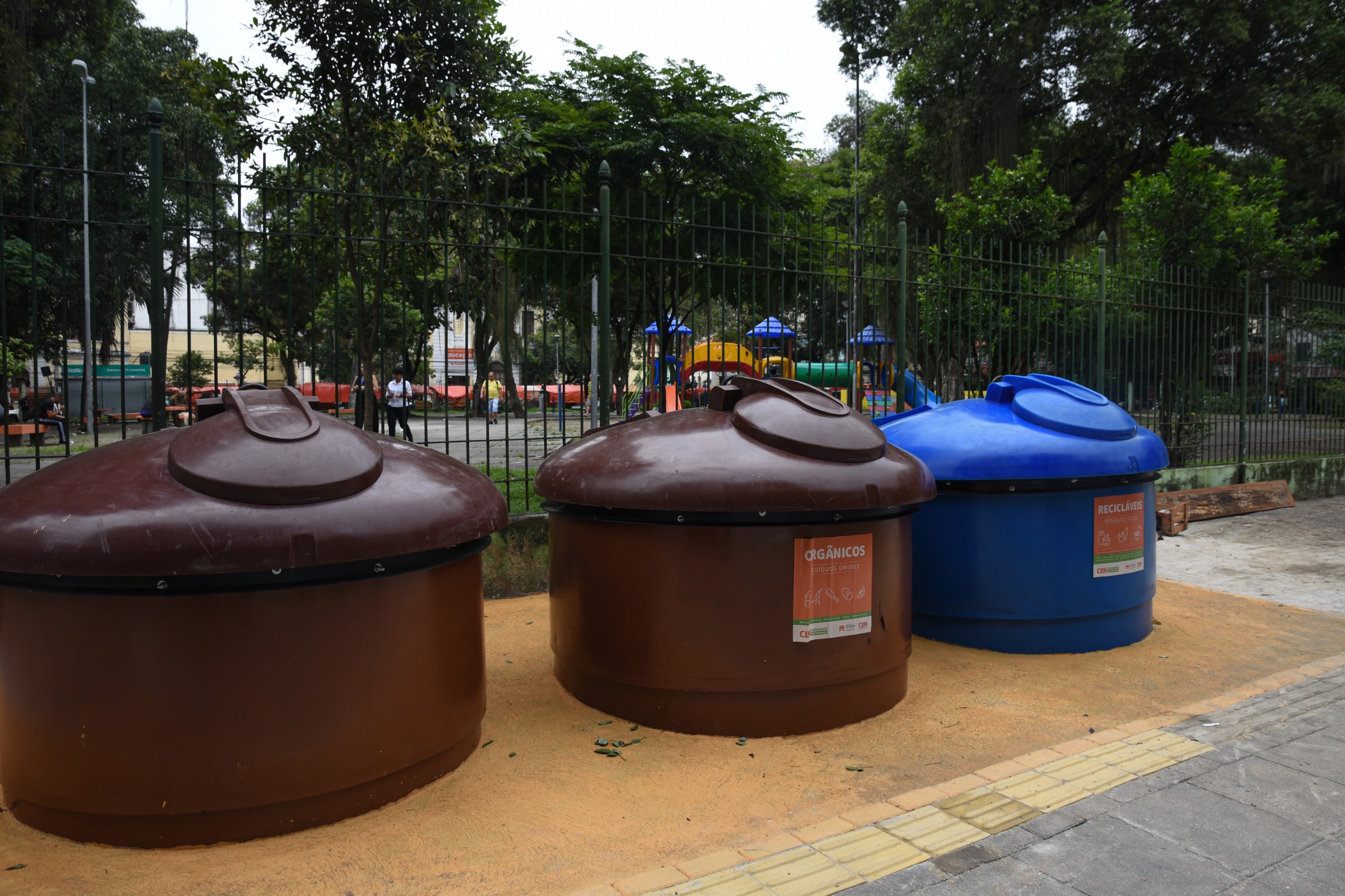 Clin intensifica coleta seletiva com instalação de novos moloks no Centro de Niterói
