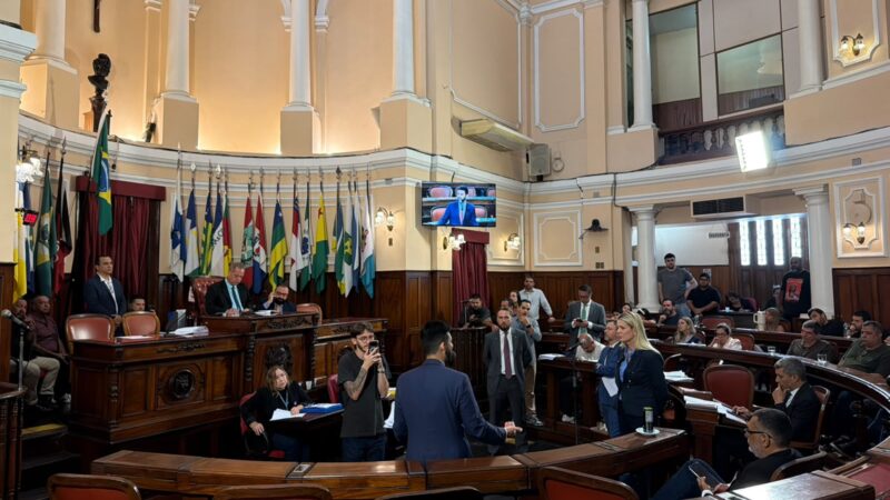 Autismo em pauta: vereadores deixam o plenário, votação não acontece e oposição se revolta na Câmara de Niterói