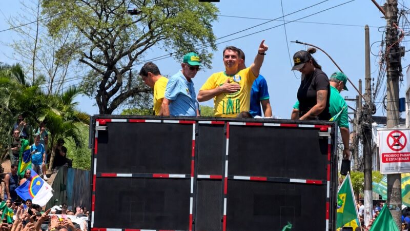Mega carreata de Flávio Bolsonaro reúne centenas de motos e multidão em São Gonçalo
