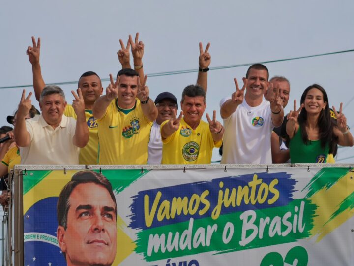 Na corrida do 2º turno, Douglas Ruas percorre a Região dos Lagos em campanha por Flávio Bolsonaro
