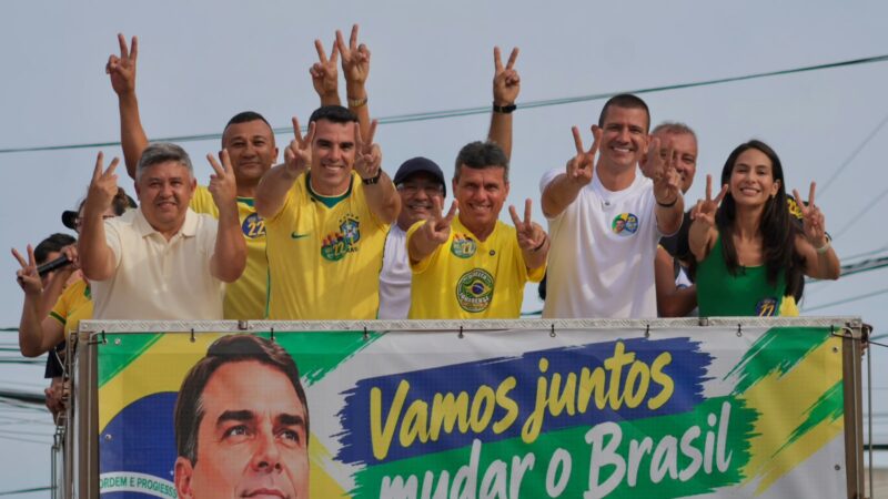 Na corrida do 2º turno, Douglas Ruas percorre a Região dos Lagos em campanha por Flávio Bolsonaro