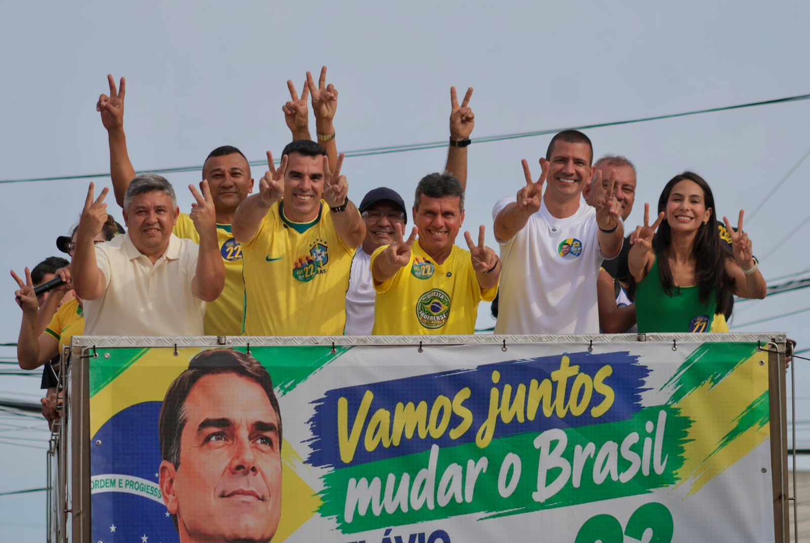 Na corrida do 2º turno, Douglas Ruas percorre a Região dos Lagos em campanha por Flávio Bolsonaro