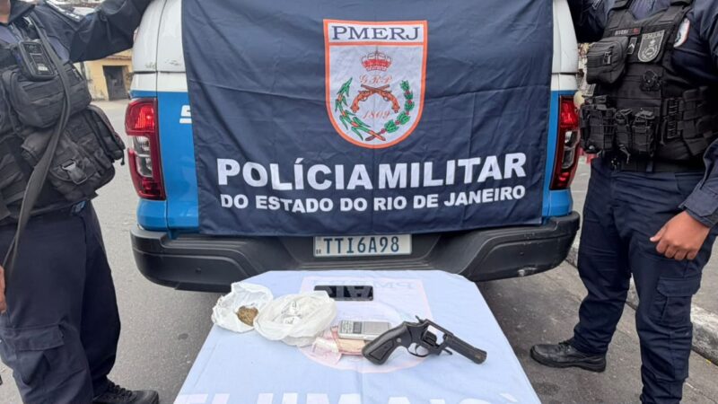POLÍCIA APREENDE REVÓLVER COM NUMERAÇÃO RASPADA E DROGAS DURANTE AÇÃO EM SANTA ROSA, EM NITERÓI