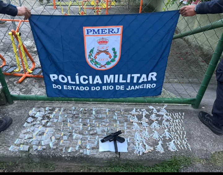POLICIAIS DO 12º BPM SÃO RECEBIDOS A TIROS DURANTE INCURSÃO NO SANTO CRISTO, EM NITERÓI; HOMEM É BALEADO E MORRE