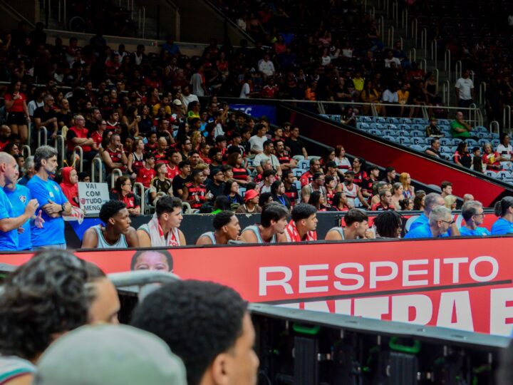 Alunos do projeto Itaboraí + Esportes acompanham final do Campeonato Carioca de Basquete no Maracanãzinho