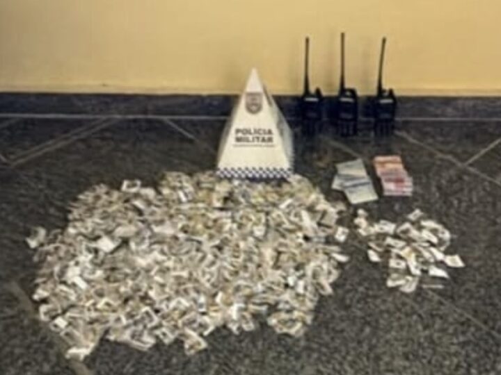 Polícia Militar prende dois adultos e apreende adolescente com drogas em Icaraí, Niterói
