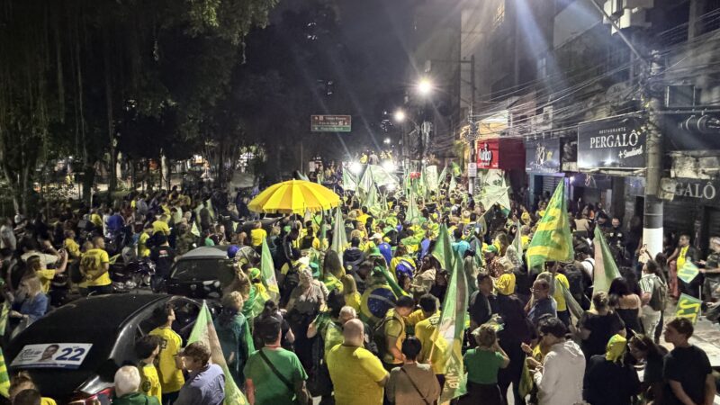 BLOQUINHO EM APOIO A FLÁVIO BOLSONARO LOTA O CENTRO DE NITERÓI E REÚNE LIDERANÇAS POLÍTICAS