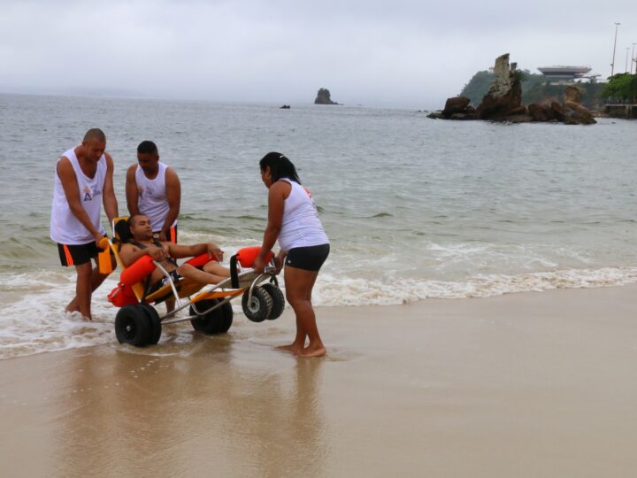 Praia Sem Barreiras terá edição especial no dia 31, em Icaraí, com inclusão e conscientização sobre o nanismo