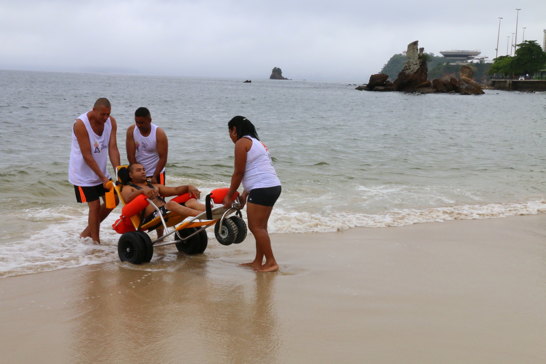 Praia Sem Barreiras terá edição especial no dia 31, em Icaraí, com inclusão e conscientização sobre o nanismo