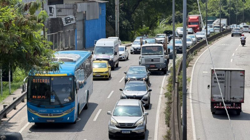 CAOS NO TRÂNSITO! VOLTA DO FERIADÃO DEIXA PONTE, BR-101 E PRINCIPAIS VIAS DE NITERÓI ENGARRAFADAS