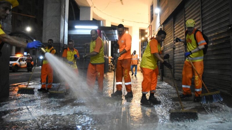   Clin reforça lavagem e limpeza na Avenida Amaral Peixoto durante a madrugada