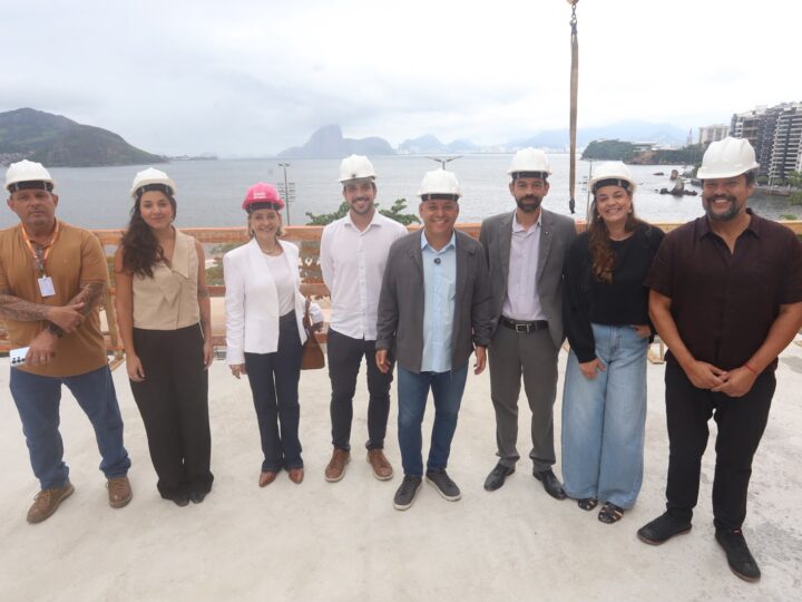 Prefeito de Niterói vistoria andamento de obras no Cinema Icaraí e na Praça Getúlio Vargas