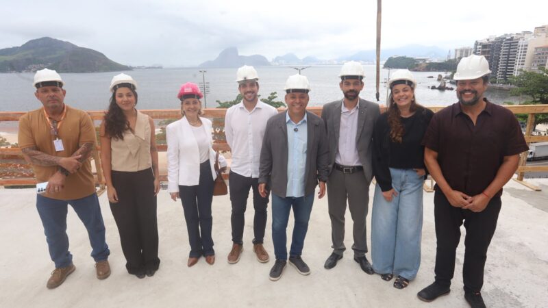 Prefeito de Niterói vistoria andamento de obras no Cinema Icaraí e na Praça Getúlio Vargas