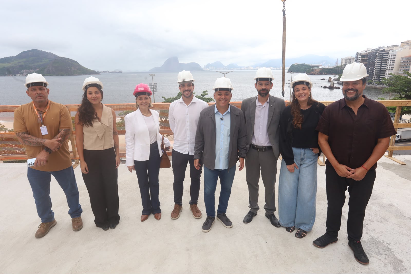 Prefeito de Niterói vistoria andamento de obras no Cinema Icaraí e na Praça Getúlio Vargas