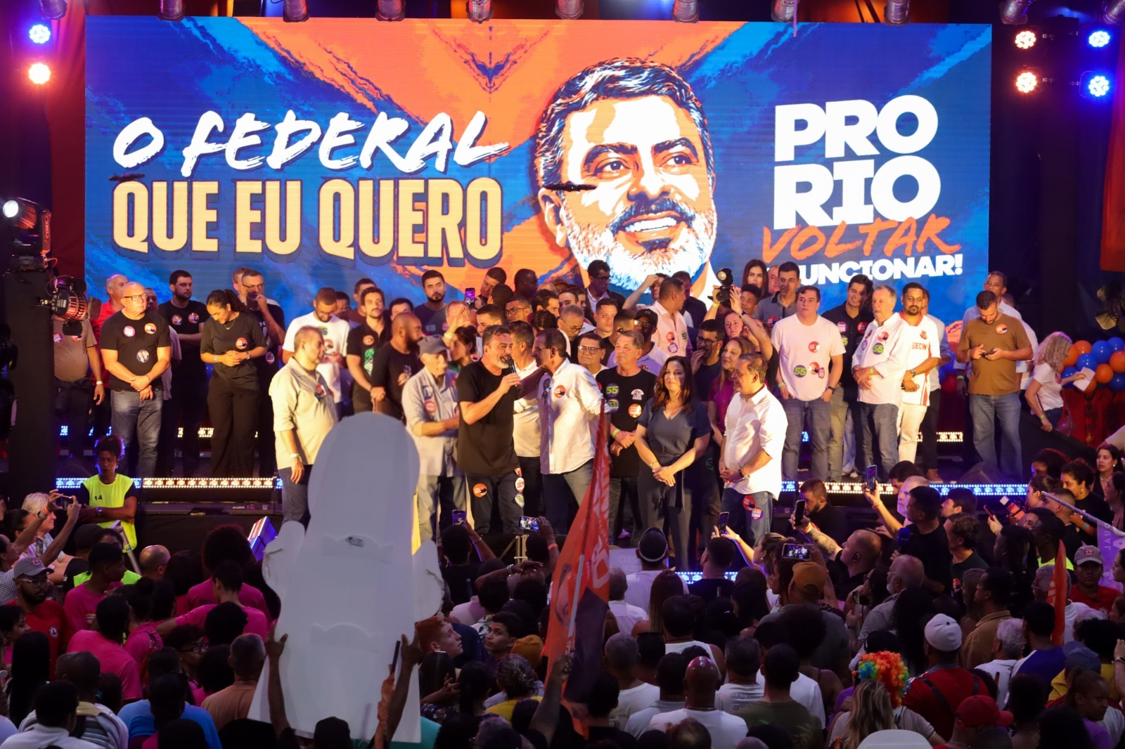 DEZ MIL PESSOAS LOTAM QUADRA DA VIRADOURO EM PLENÁRIA DE VITOR JUNIOR