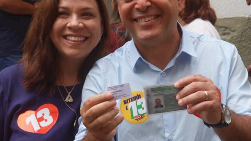 ELEIÇÕES 2026: Rodrigo Neves e Fernanda Neves votam pela manhã em Niterói
