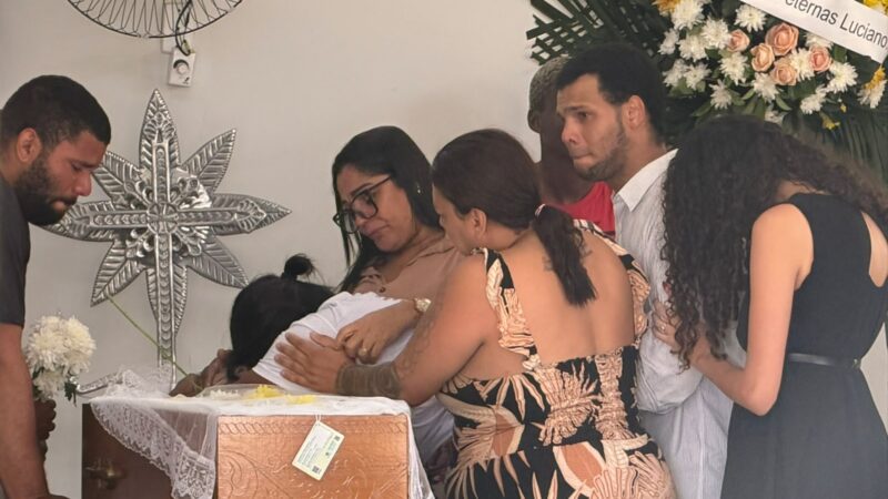 Tristeza e revolta no sepultamento do Motoboy Luciano Simplício