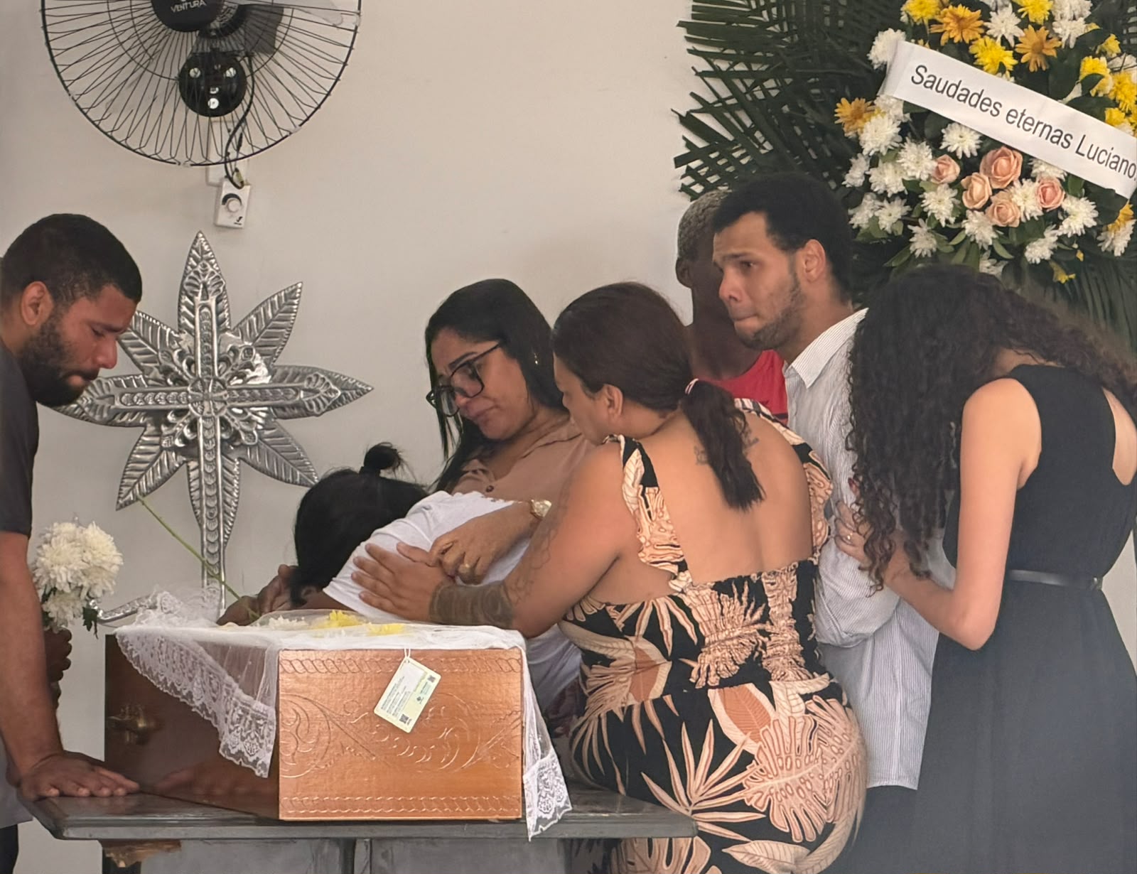Tristeza e revolta no sepultamento do Motoboy Luciano Simplício