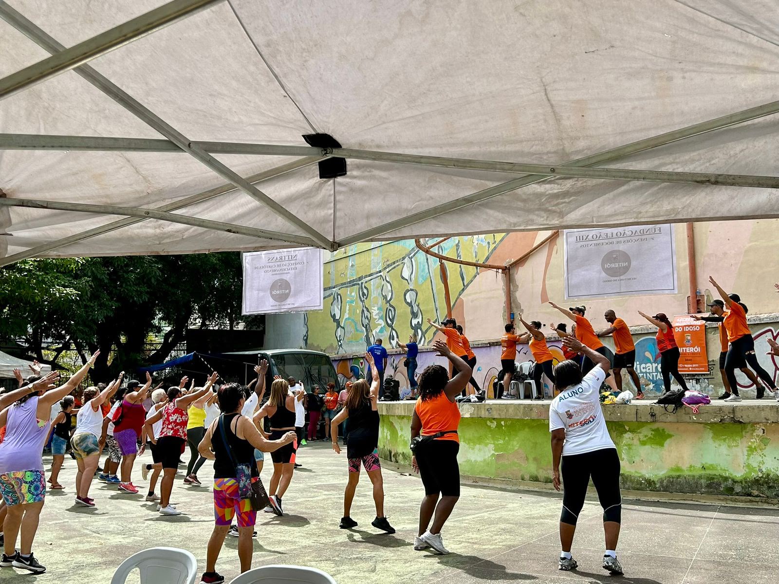 Prefeitura de Niterói encerra Mês da Pessoa Idosa com roda de samba e confraternização