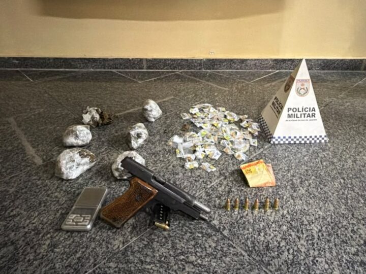 POLÍCIA MILITAR APREENDE PISTOLA, MUNIÇÕES E DROGAS NA COMUNIDADE VITAL BRASIL, EM NITERÓI