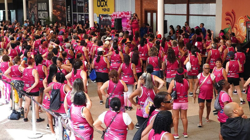 Aulão do Outubro Rosa reúne centenas de pessoas em São Gonçalo